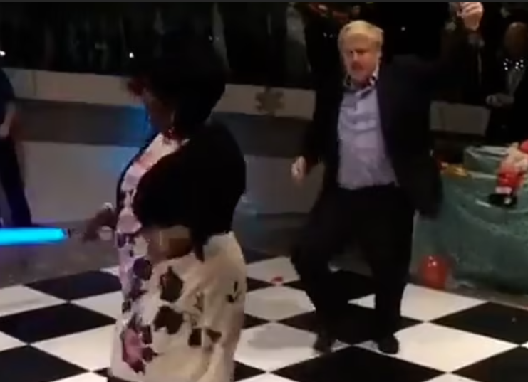 約翰遜派對舞姿曝光慘遭俄媒嘲笑 知名舞蹈家 辣评周刊